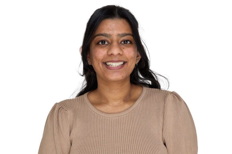 Sruthi_FinalHeadshot_Front